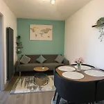 2 Bed Flat - Sleeps 5 - Parking - Wifi * Leeds (West Yorkshire)